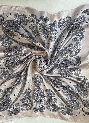 Атласна хустинка на шию 60*60
