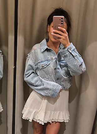 Джинсова куртка з подертостями zara