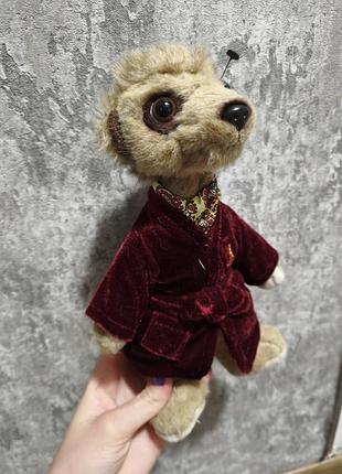 Колекційна іграшка сурикат олександр у халаті compare the meerkat