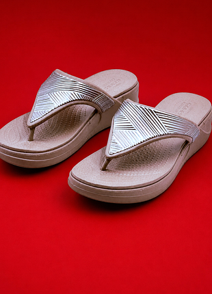 Шлёпанцы crocs monterey metallic wedge