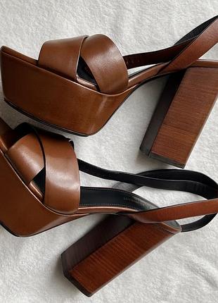 Коричневые кожаные босоножки на платформе saint laurent farrah