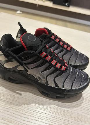 Кросівки nike air max plus tn / чорно-сірі кросівки найк тн (розмір 38)