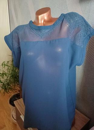 Красива блузка з мереживом