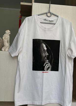 Стильна біла хлопкова чоловіча футболка з bob marley zara l/xl