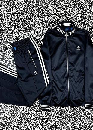 Оригінальний жіночий спортивний костюм adidas originals бомбер і штани