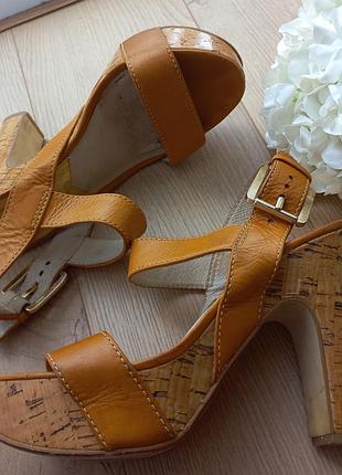 Michael kors шкіряні босоніжки  36 розмір устілка-23, 5