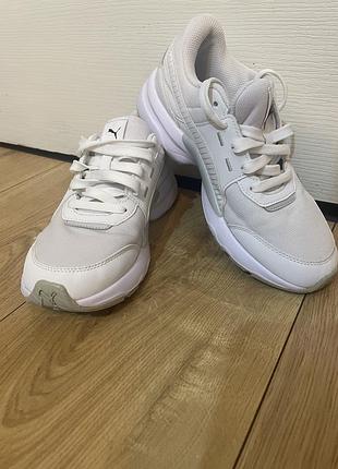 : стильні білі кросівки puma future runner (розмір 37.5 / 23.5 см)