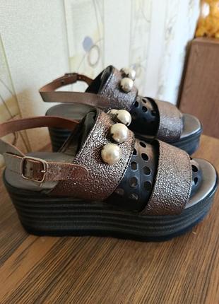 Женские босоножки италия
