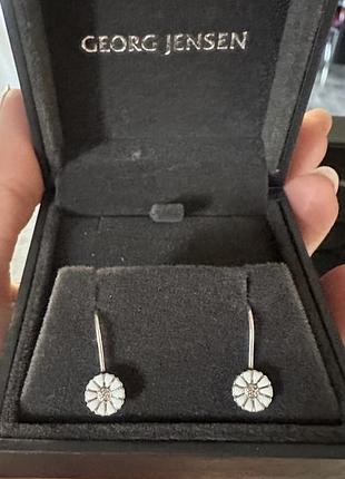 Сережки зі стерлінгового срібла georg jensen з родієвою/білою емаллю у вигляді ромашок