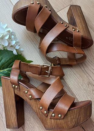 Carvela kurt geiger шкіряні босоніжки на платформі 37 розмір устілка-23.5
