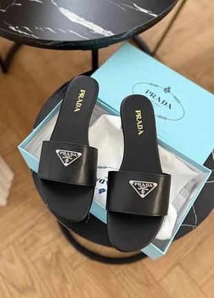 Жіночі шльопанці prada