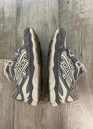 Продам кросівки asics 6