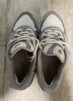 Продам кросівки asics 5