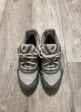 Продам кросівки asics