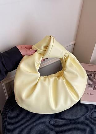 Романтична  жіноча сумка в   св.жовтому  кольорі