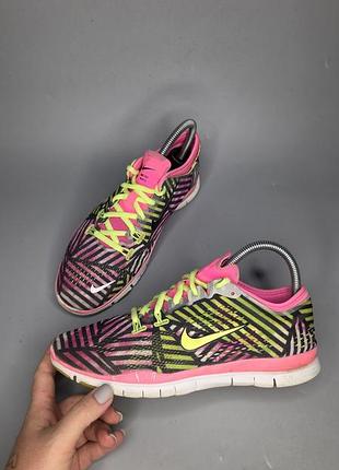 Жіночі кросівки nike free 5.0 tr fit 5 print paint splatter з яскравим рожевим та салатовим візерунком
