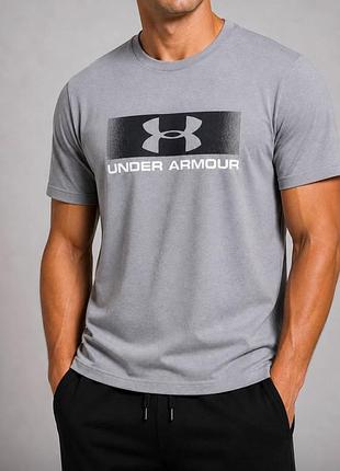 Чоловіча літня спортивна футболка under armour. модель виконана з тонкого трикотажу кулер.