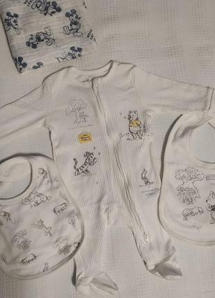 Чоловічок winnie the pooh disney від george 0 - 3 місяці+ 2 слинявчики новий в подарунок пелюшка mickey mouse муслінова