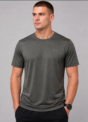Чоловіча літня ультратонка продувна футболка under armour. легкий та сучасний варіант для спекотної погоди.