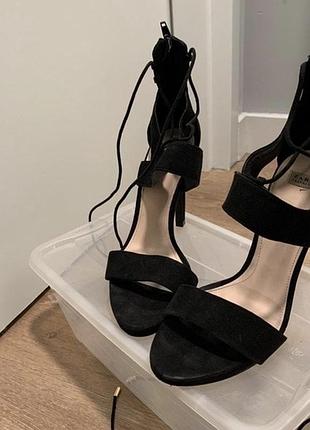 Босоножки zara на каблуке