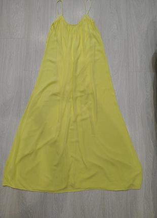 Платье на бретелях,bershka, желтого цвета,размер s-m(по замерам)вискоза,легкая