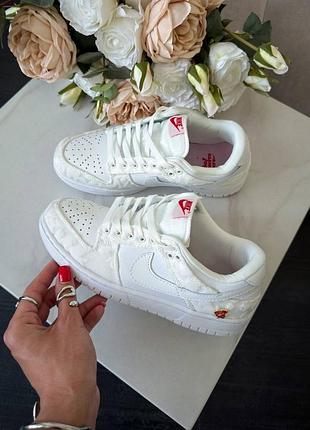 Жіночі кросівки nike dunk give her flowers