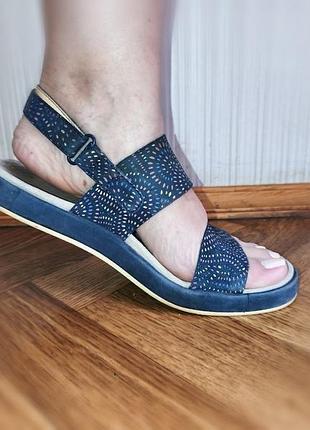 Босоніжки жіночі шкіряні clarks