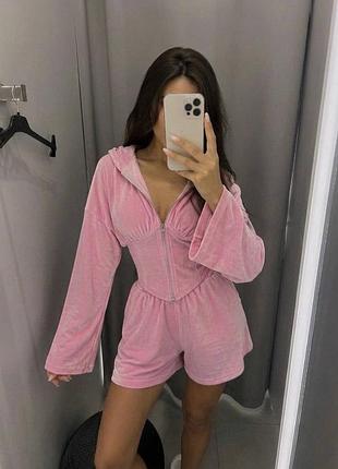 Женский костюм приталенная кофта и шорты велюровый
