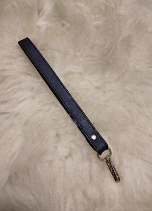 Короткая кожаная ручка michael kors