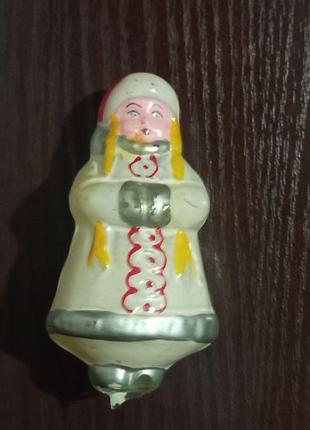 Елочная игрушка. девушка в зимнем костюме. винтаж. сср