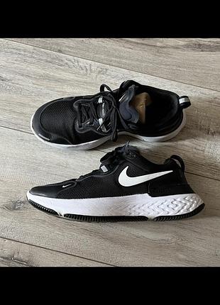 Бігові кросівки nike 39р
