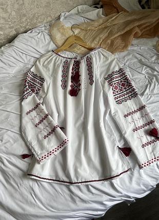 Жіноча вишиванка