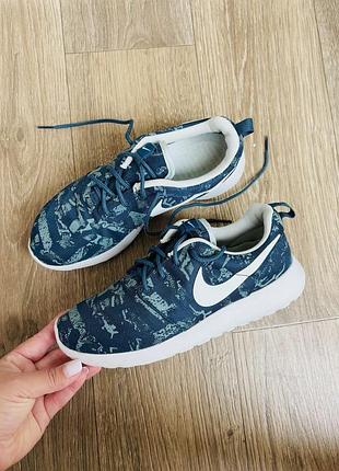 Nike р.38,5 уст.24,5см кросівки жіночі wmns roshe one print зелені