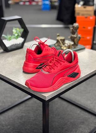 Яскраво-червоні повсякденні кросівки puma lex, виготовлені з комбінації дихаючого текстилю та накладок.