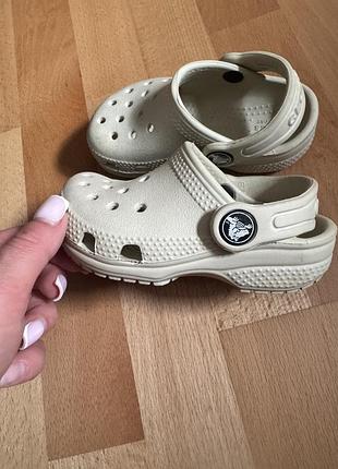 Оригинальні дитячі crocs. модель унісекс. колір слонова кістка. класичні. розмір с6 (22)