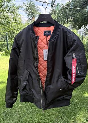 Куртка -бомбер, чоловіча, alpha industries, чорного кольору.