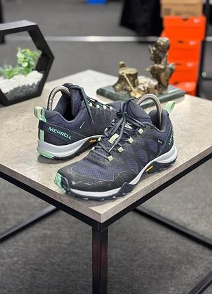 Жіночі трекінгові кросівки merrell siren 3 waterproof, розроблені спеціально для жіночої стопи. вони оснащені водонепроникною мембраною.