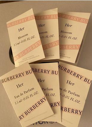 Пробник туалетна вода для жінок burberry her blossom, 1.5 мл