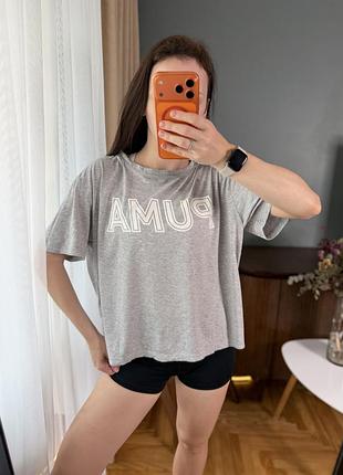 Сіра вільна вкорочена футболка puma