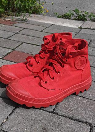 Красные высокие кеды palladium pampa hi mono chrome (модель 73089-600) из прочного текстиля.