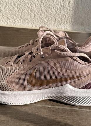 Бігові жіночі кросівки nike
