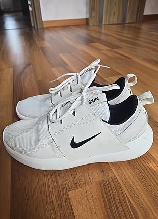 Кроссовки nike белого кольра (оригинал)