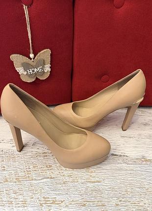 Оригінал. шкіряні фірмові туфлі guess 40р.