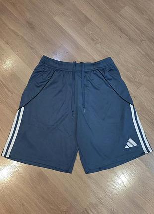 Шорты adidas, размер м