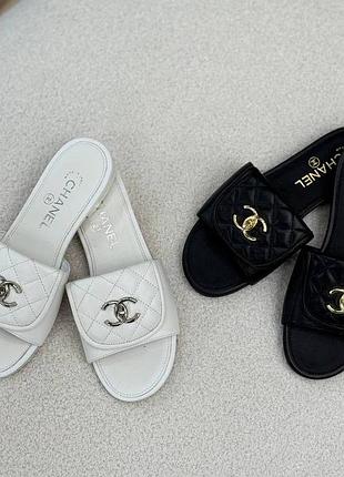 Шльопки шльопанці chanel білі та чорні