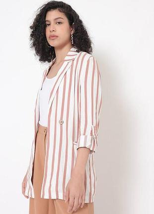 Смугастий блейзер bershka на літо