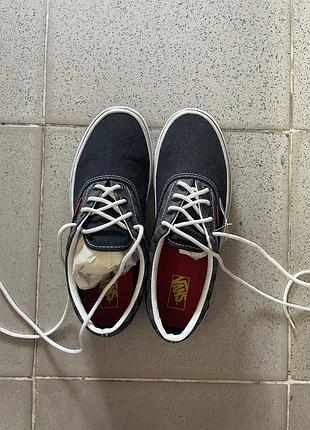 Кросівки vans,чорного кольору в гарному стані