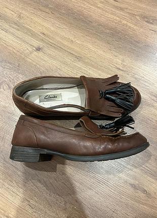 Clarks лофери з китицями, коричнева шкіра, 25 см