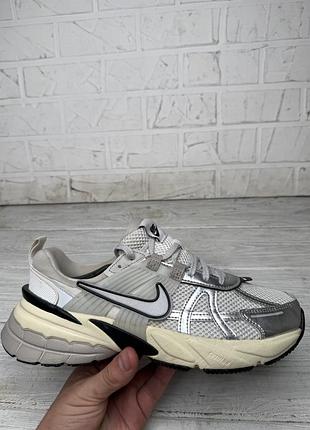 Модные стильные женские кроссовки nike v2k run оригинал