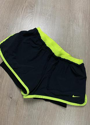 Подвійні шорти nike ,xs